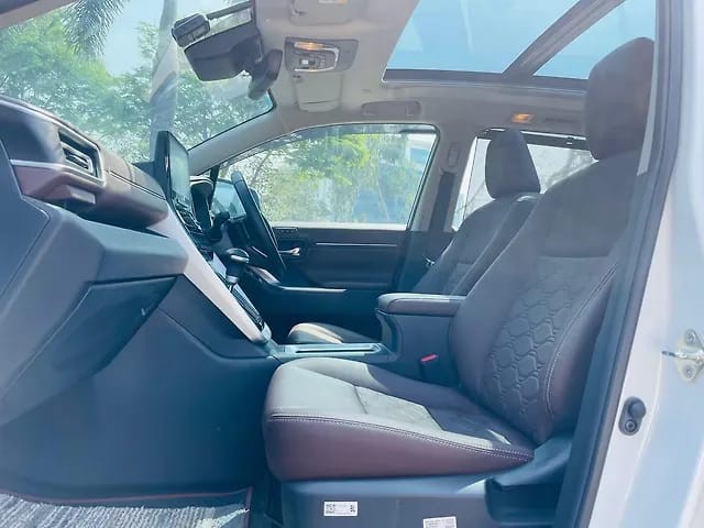 Second-hand 2024 Toyota Innova Hycross ZX(O) Hybrid for sale in Mumbai-11