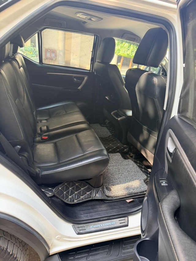 Second-hand 2022 Toyota Fortuner 4X2 AT BSVI for sale in New Delhi-17