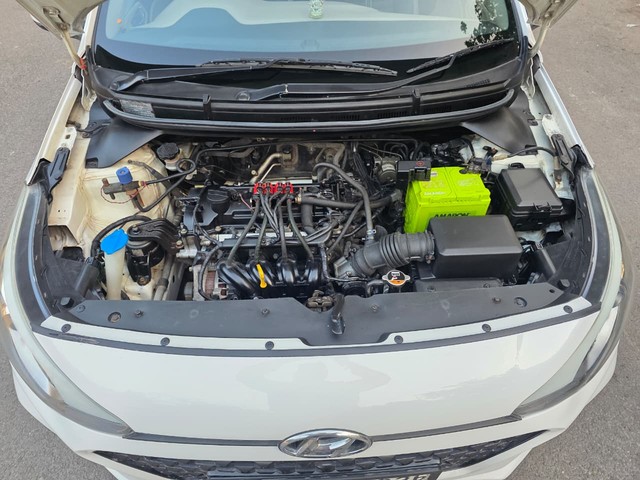 Second-hand 2018 Hyundai i20 Petrol Asta Option for sale in New Delhi-4