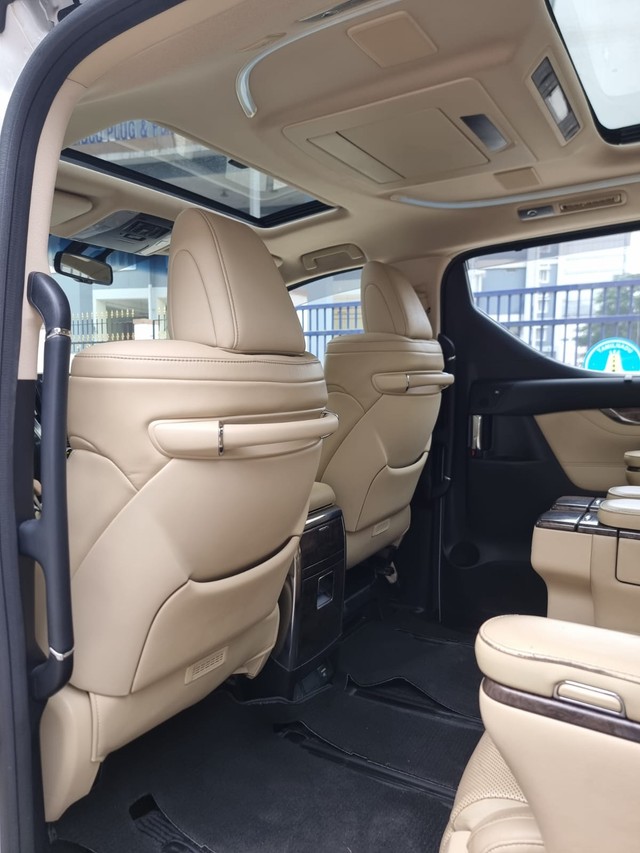 Second-hand 2022 Toyota Vellfire Executive Lounge BSVI for sale in Chennai-5