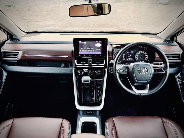 Second-hand 2025 Toyota Innova Hycross GX 7STR for sale in New Delhi-4