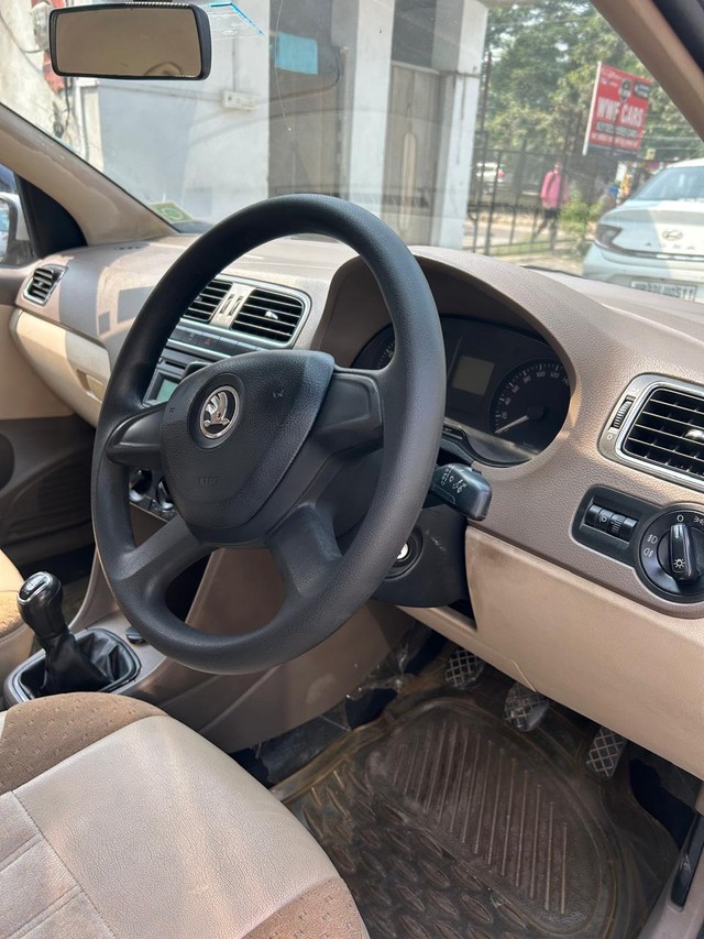Second-hand 2013 Skoda Rapid 1.6 MPI Ambition for sale in Lucknow-6