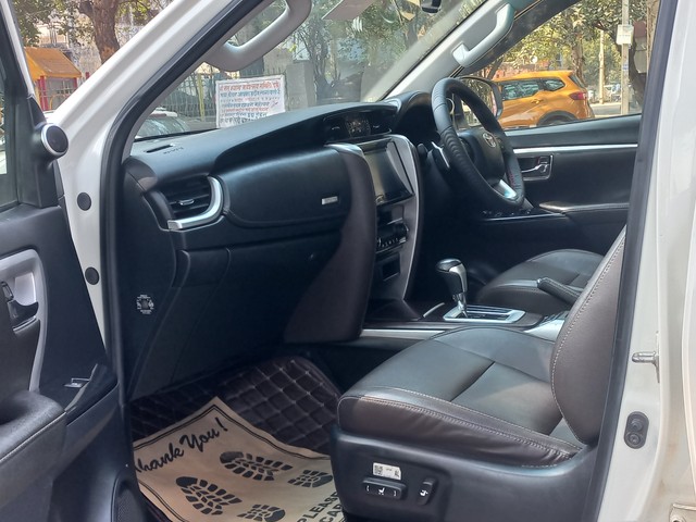 Second-hand 2019 Toyota Fortuner 2.8 2WD AT BSIV for sale in New Delhi-8