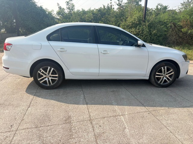 Second-hand 2013 Volkswagen Jetta 2.0L TDI Comfortline for sale in Aurangabad-1