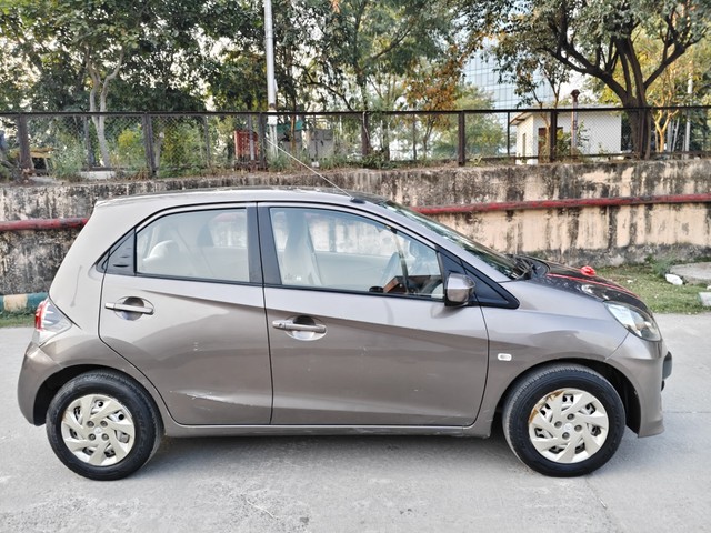Second-hand 2013 Honda Brio EX MT for sale in Noida-1