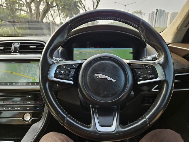 Second-hand 2019 Jaguar F-Pace Prestige 2.0 AWD for sale in Mumbai-11