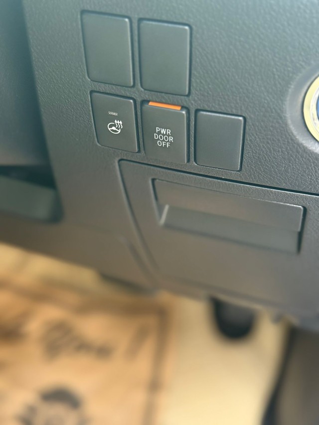 Second-hand 2020 Toyota Vellfire Executive Lounge BSVI for sale in New Delhi-10