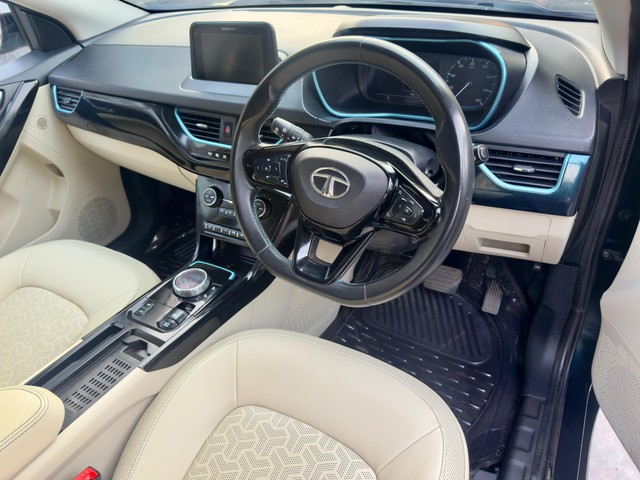 Second-hand 2022 Tata Nexon EV XZ Plus LUX for sale in New Delhi-4