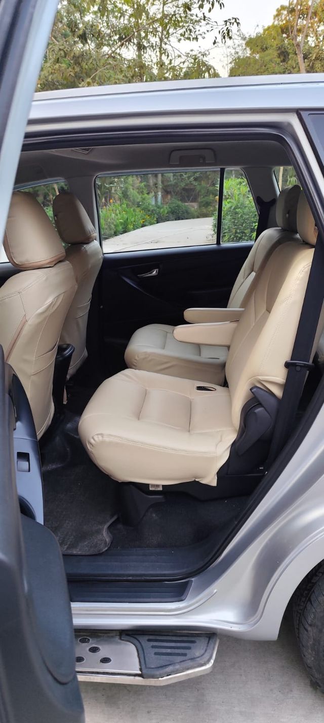Buy Used Toyota Innova Crysta 2.4 G Plus MT BSIV of 2019 model @ 12 ...