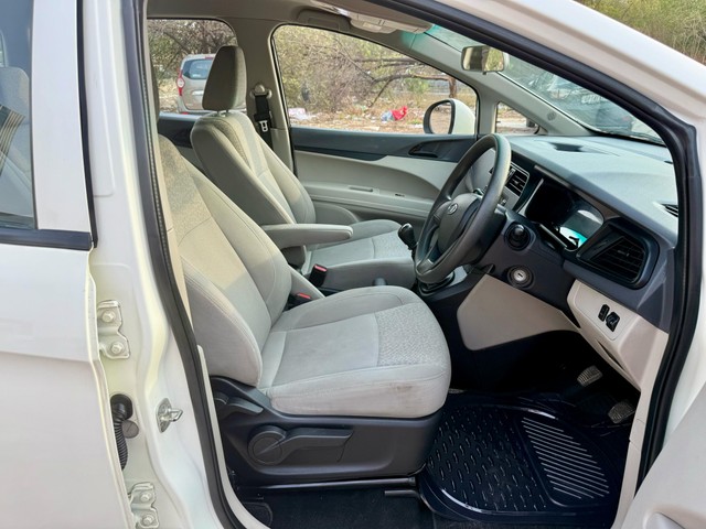 Second-hand 2019 Mahindra Marazzo M4 for sale in New Delhi-12