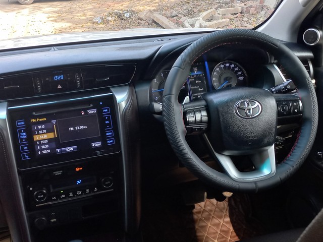 Second-hand 2019 Toyota Fortuner 2.8 2WD AT BSIV for sale in New Delhi-19