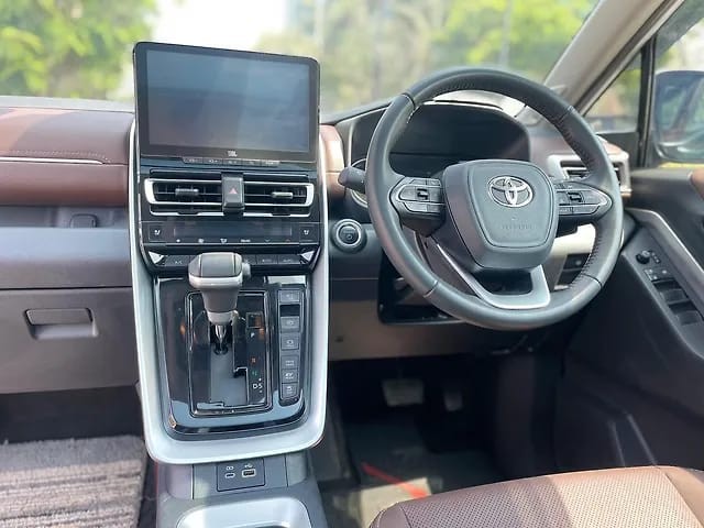 Second-hand 2024 Toyota Innova Hycross ZX(O) Hybrid for sale in Mumbai-7