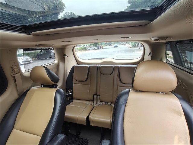 Second-hand 2020 Kia Carnival Prestige for sale in New Delhi-20