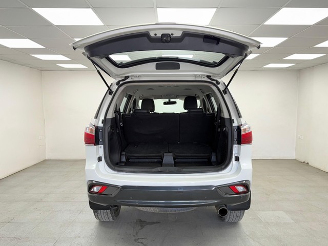 Second-hand 2019 Isuzu MU-X 2WD for sale in Pune-6