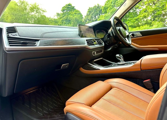 Second-hand 2022 BMW X7 xDrive30d DPE Signature for sale in New Delhi-18