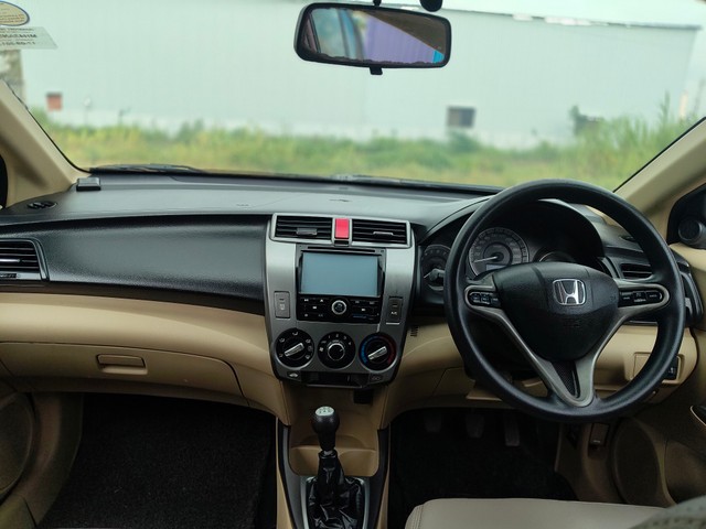 Second-hand 2013 Honda City V MT for sale in Pune-11