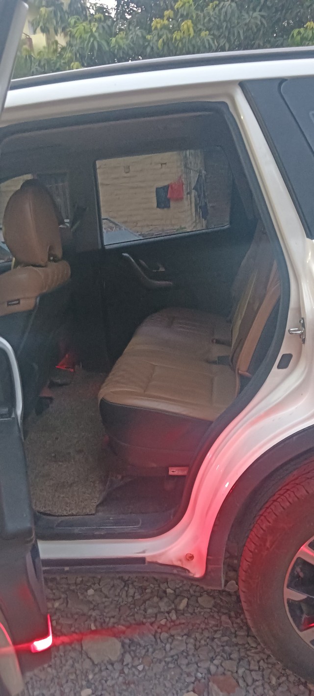 Second-hand 2021 Mahindra XUV500 W11 Option for sale in Patna-9