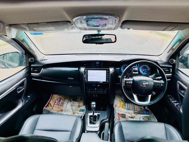 Second-hand 2022 Toyota Fortuner 4X2 AT BSVI for sale in New Delhi-9