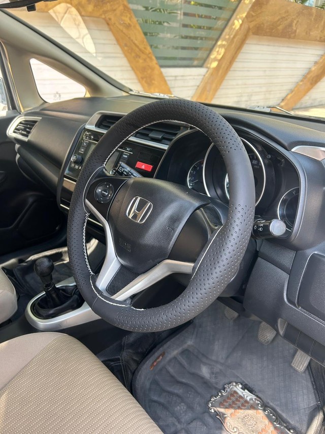 Second-hand 2016 Honda Jazz 1.5 V i DTEC for sale in Surat-8