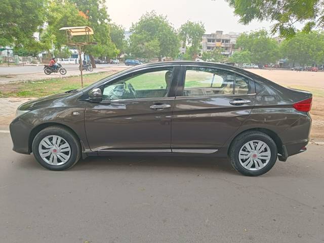 https://images10.gaadi.com/usedcar_image/TP1A.220905.001/original/1524f855-de82-494c-96a8-70005622bdba.jpg?imwidth=6402