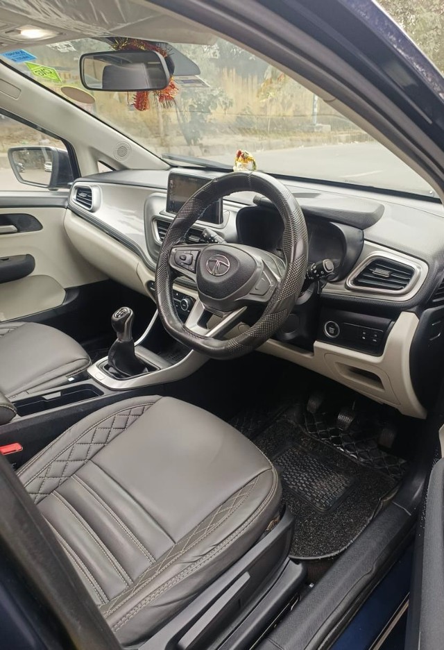 Second-hand 2023 Tata Altroz XZ Plus S CNG for sale in New Delhi-9