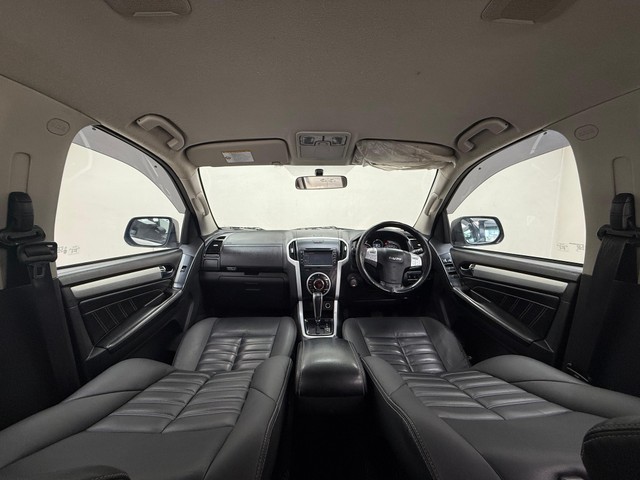 Second-hand 2019 Isuzu MU-X 2WD for sale in Pune-12