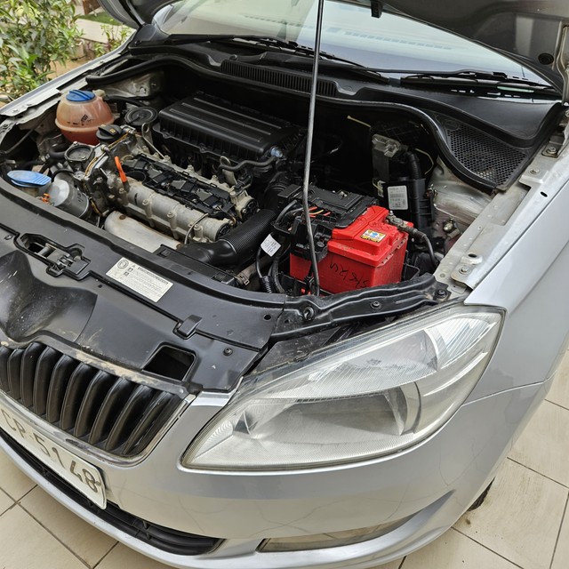 Skoda Rapid 1.6 MPI AT Elegance Second-hand 2013 Skoda Rapid 1.6 MPI AT Elegance for sale in Gurgaon-4