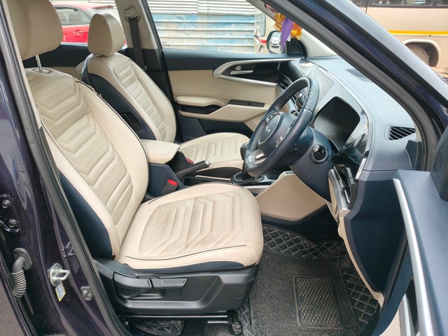 Kia Carens Luxury Plus iMT BSVI Second-hand 2023 Kia Carens Luxury Plus iMT BSVI for sale in Kolkata-9