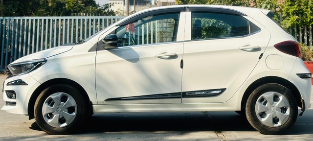 Second-hand 2023 Tata Tiago XT Option for sale in New Delhi-3