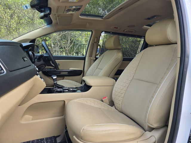 Second-hand 2022 Kia Carnival Limousine for sale in New Delhi-7