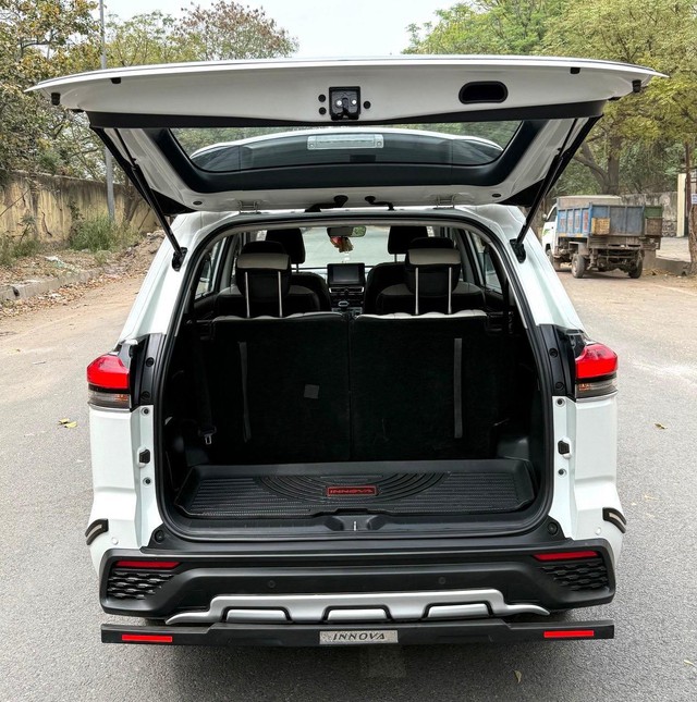 Second-hand 2024 Toyota Innova Hycross VX 7STR Hybrid for sale in New Delhi-8