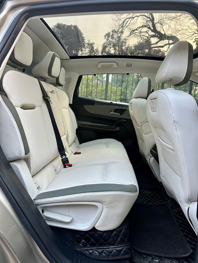 Second-hand 2025 Mahindra XEV 9e Pack Three for sale in New Delhi-15