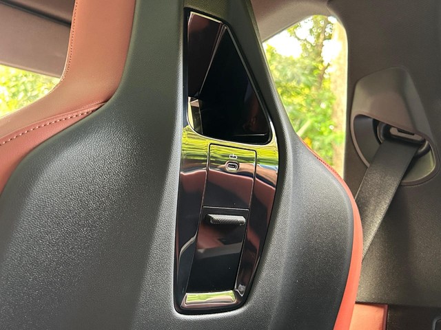 Second-hand 2024 BMW iX xDrive40 for sale in New Delhi-26