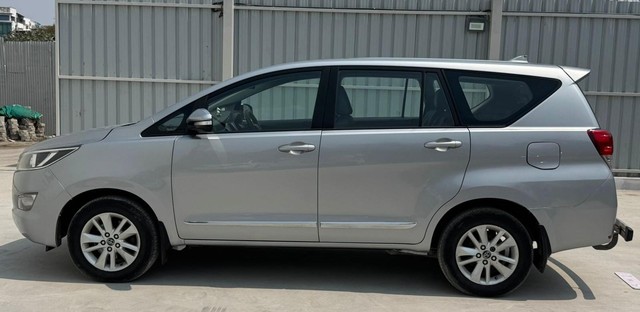 Toyota Innova Crysta 2.4 GX MT BSIV Second-hand 2017 Toyota Innova Crysta 2.4 GX MT BSIV for sale in Hyderabad-2