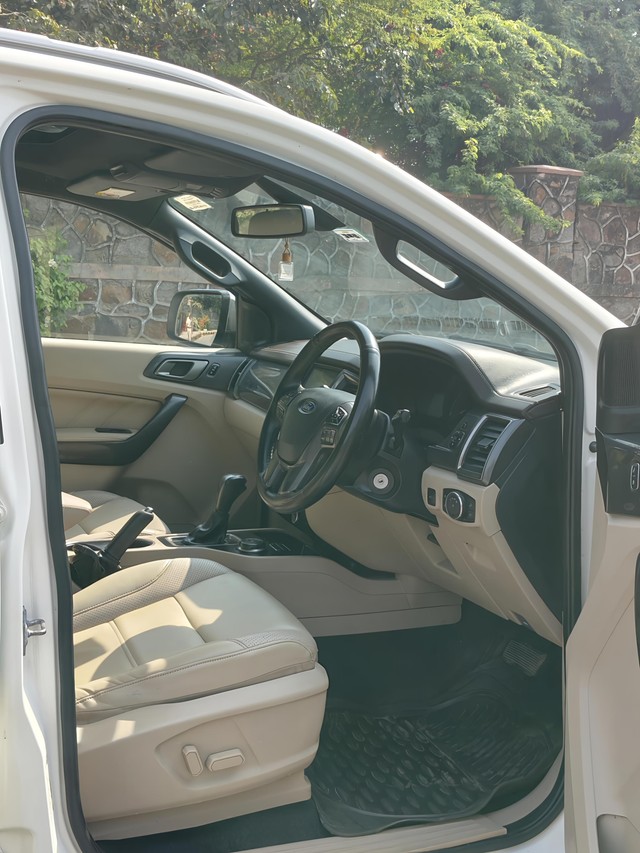 Second-hand 2017 Ford Endeavour 3.2 Titanium AT 4X4 for sale in New Delhi-12