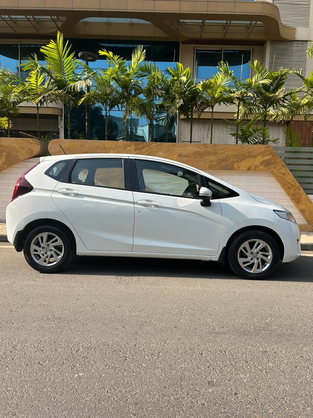 Second-hand 2016 Honda Jazz 1.5 V i DTEC for sale in Surat-1