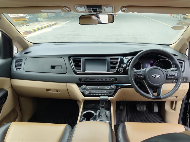 Kia Carnival Prestige Second-hand 2020 Kia Carnival Prestige for sale in New Delhi-7