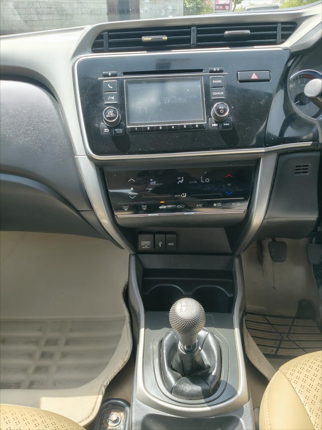 Honda City i VTEC V Second-hand 2016 Honda City i VTEC V for sale in New Delhi-9