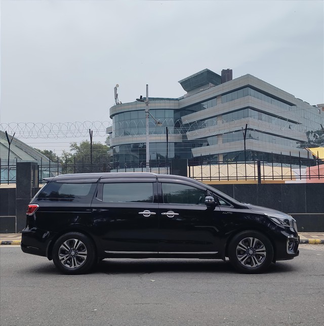 Second-hand 2020 Kia Carnival Prestige for sale in New Delhi-1