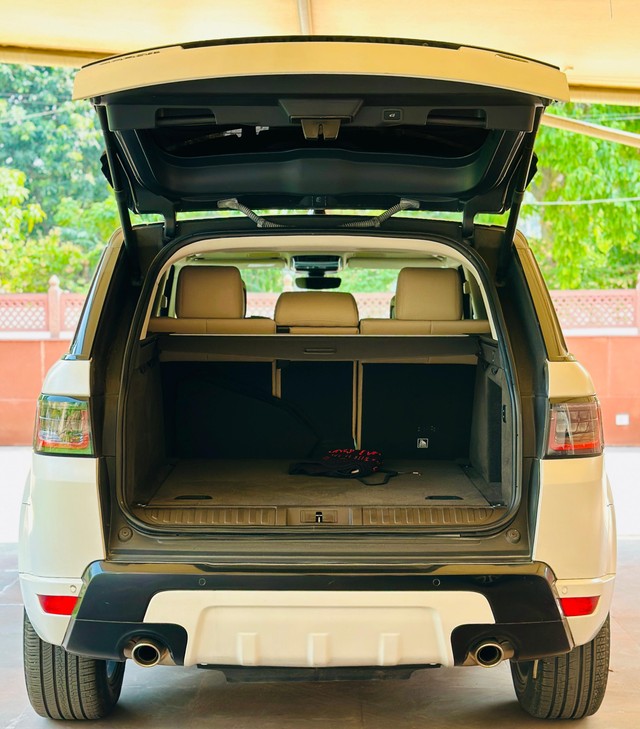 Second-hand 2021 Land Rover Range Rover Sport 2.0 Petrol SE for sale in New Delhi-13