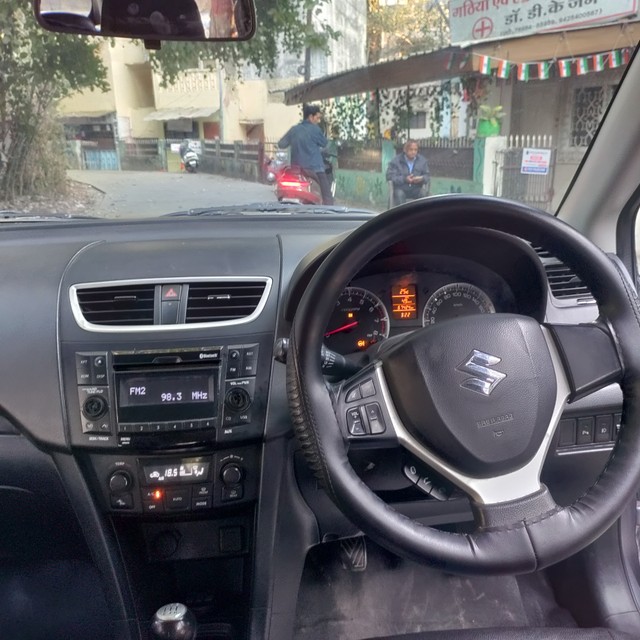 Second-hand 2015 Maruti Swift ZXI BSIV for sale in Indore-5