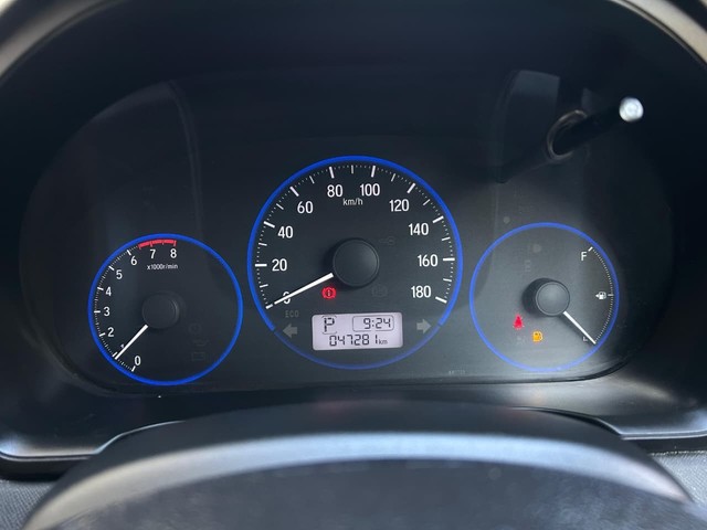 Second-hand 2017 Honda Brio 1.2 VX AT for sale in Surat-11