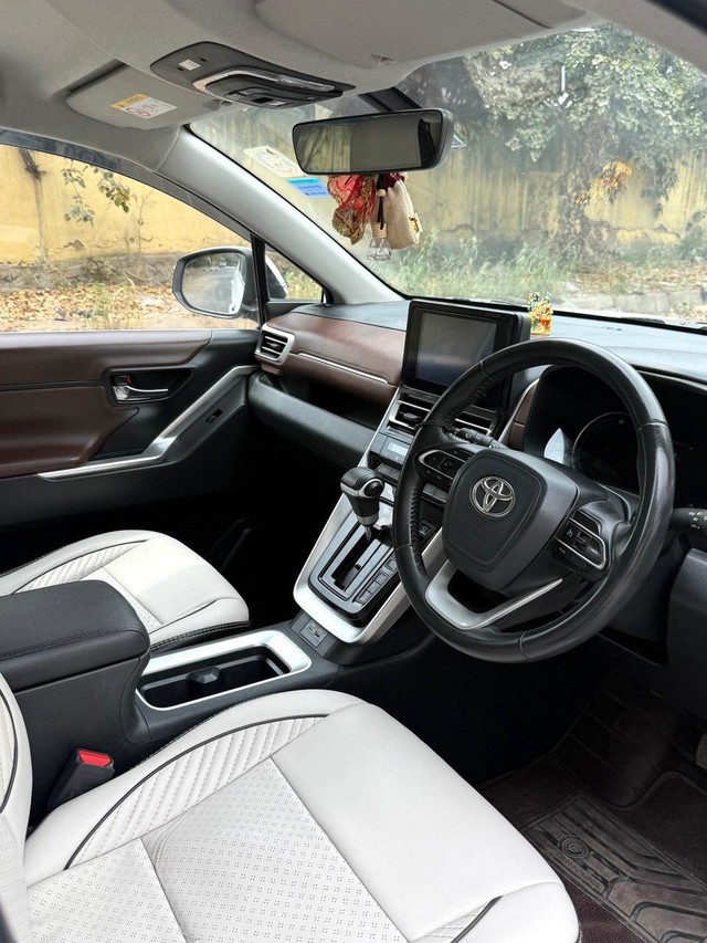 Second-hand 2024 Toyota Innova Hycross VX 7STR Hybrid for sale in New Delhi-10