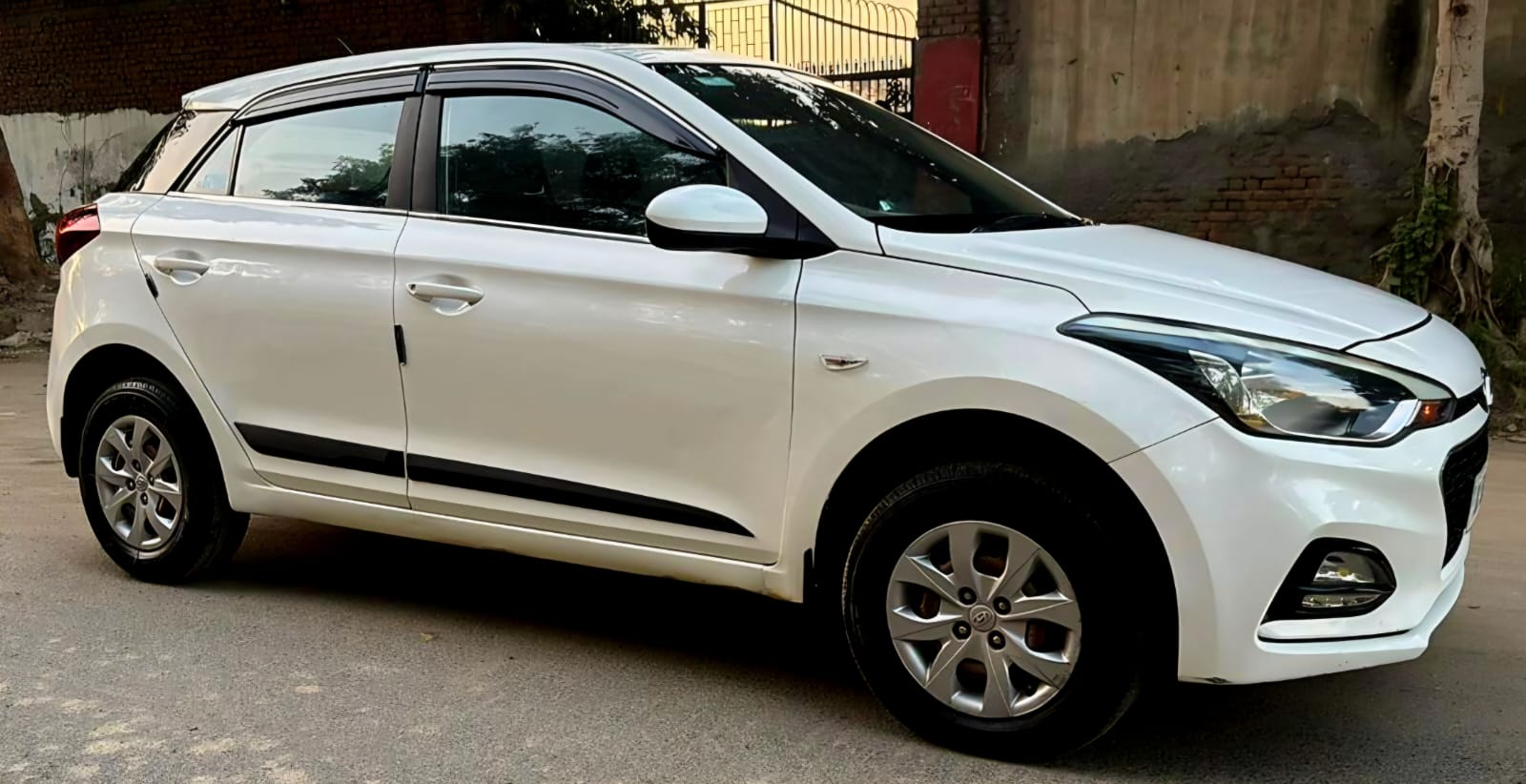 Buy Used Hyundai i20 Magna BSVI of 2020 model @ 4,90,000 INR in Delhi ...