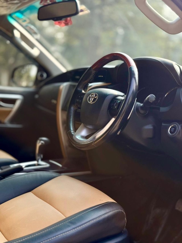 Second-hand 2019 Toyota Fortuner 2.8 2WD AT BSIV for sale in New Delhi-6