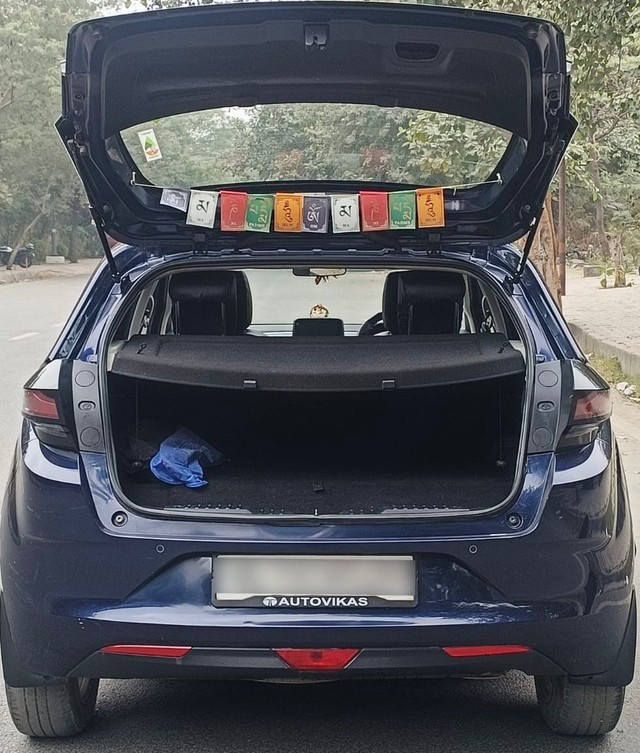 Second-hand 2023 Tata Altroz XZ Plus S CNG for sale in New Delhi-5