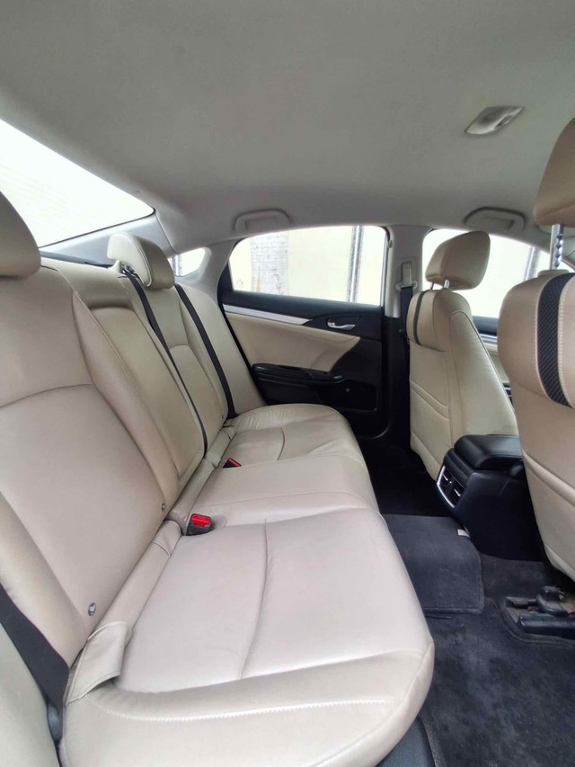 Second-hand 2020 Honda Civic VX for sale in Surat-10