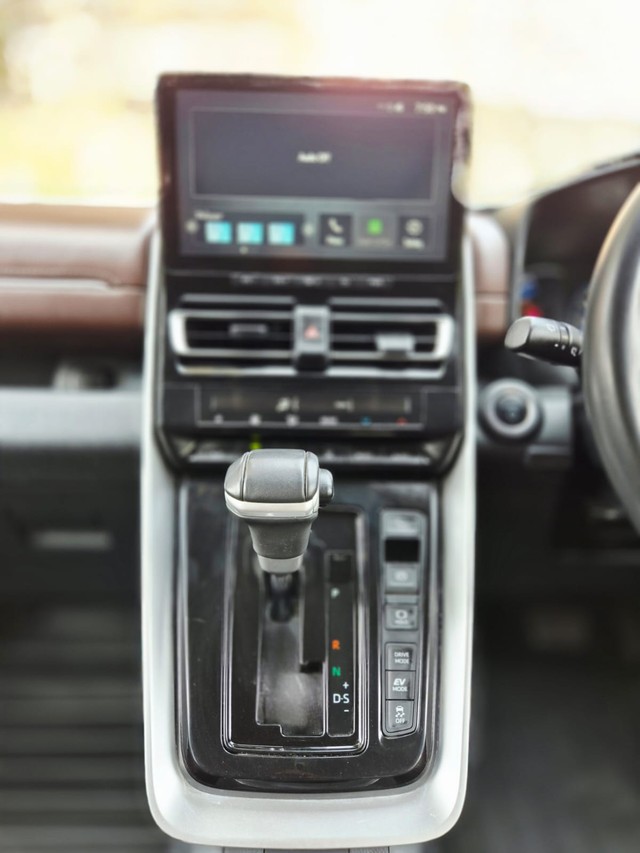 Second-hand 2024 Toyota Innova Hycross VX(O) 7STR Hybrid for sale in New Delhi-13