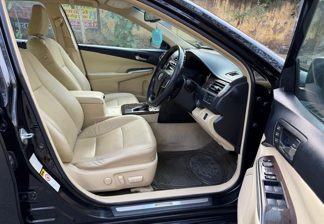 Second-hand 2017 Toyota Camry 2.5 Hybrid for sale in New Delhi-5