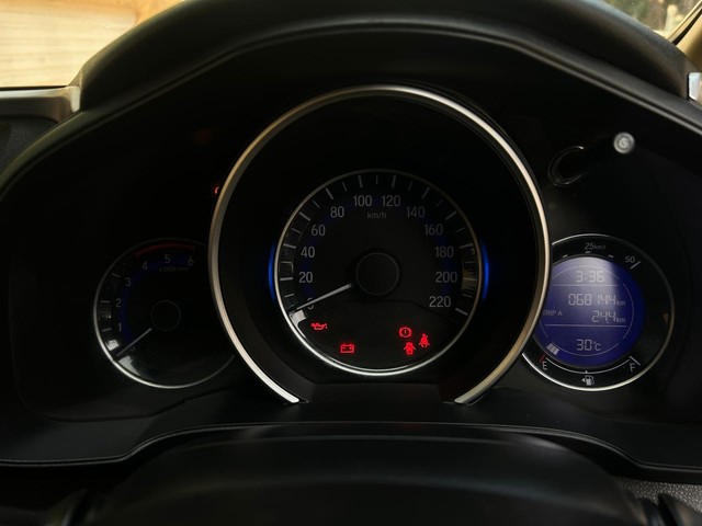 Second-hand 2016 Honda Jazz 1.5 V i DTEC for sale in Surat-12